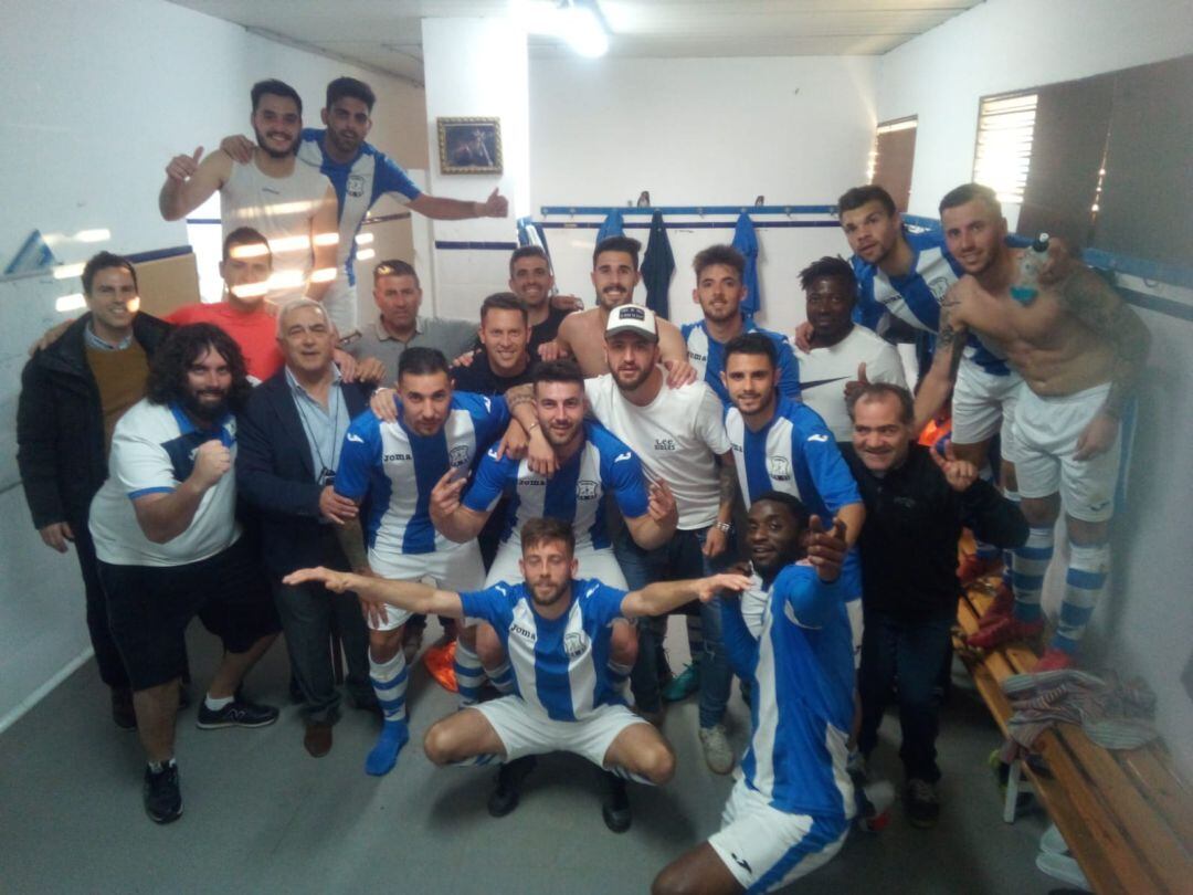 Los jugadores del Jerez Industrial celebrando la victoria ante el Balón