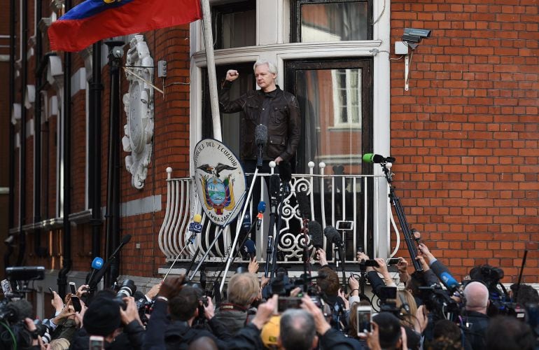 Fotografía de archivo del 19 de mayo del 2017 que muestra al fundador de Wikileaks, Julian Assange, mientras comparece ante los medios 