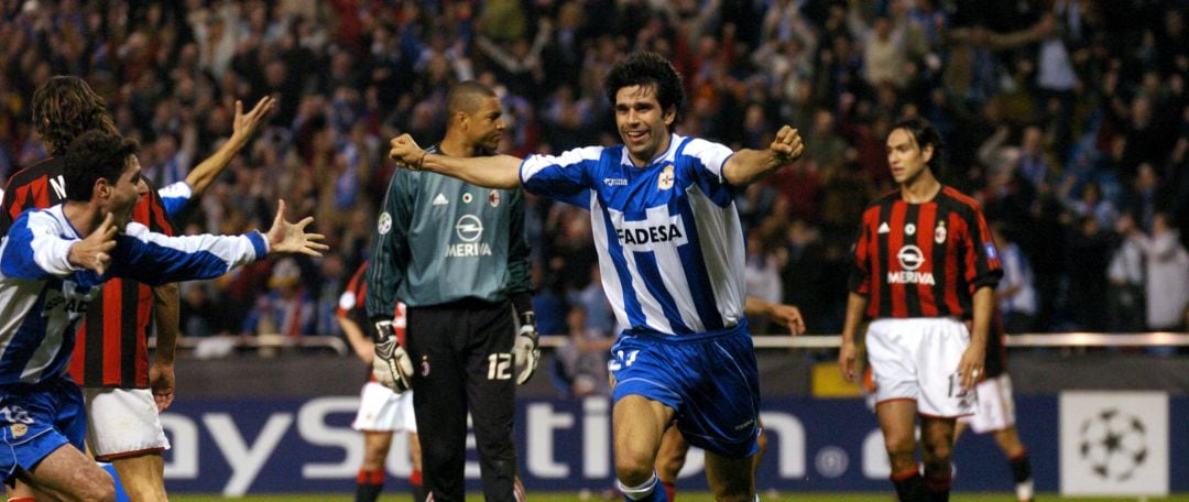 Juan Carlos Valerón, tras marcar en 2004 con el Deportivo en el partido europeo frente al Milan