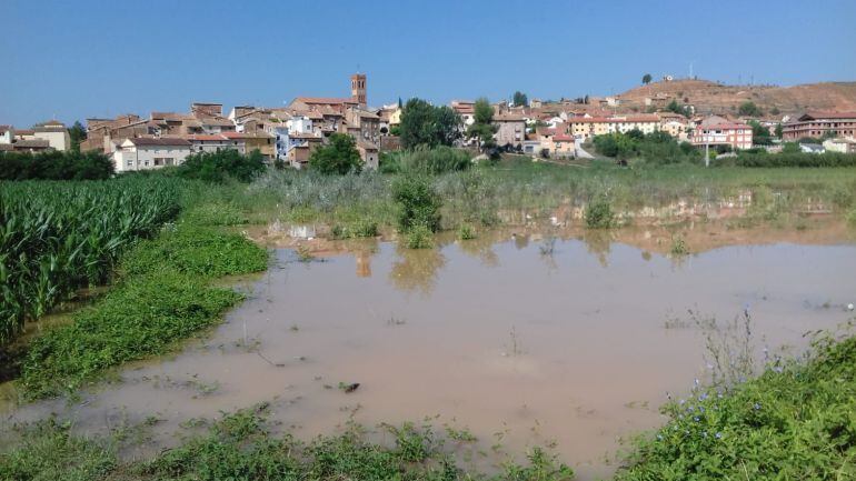 Vista de Torrebaja con el desbordamiento del río