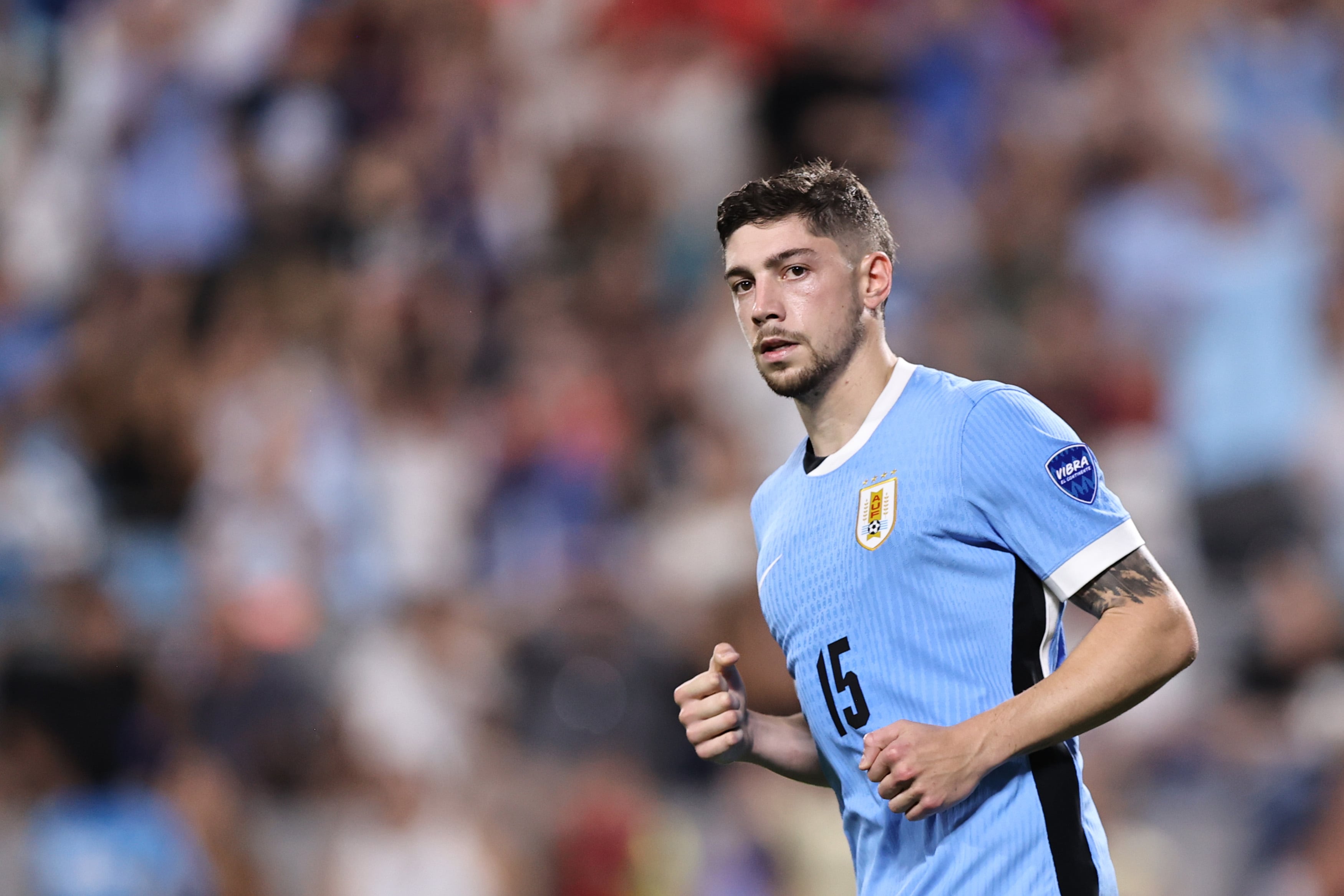 Fede Valverde disputa un partido de la Copa América con Uruguay