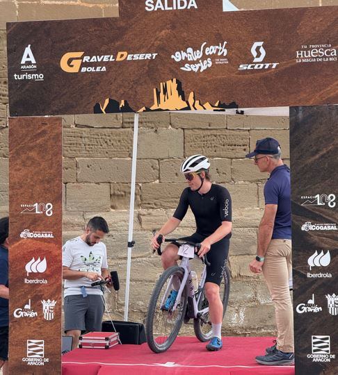 La crono de la Gravel Desert partía de la Colegiata de Bolea