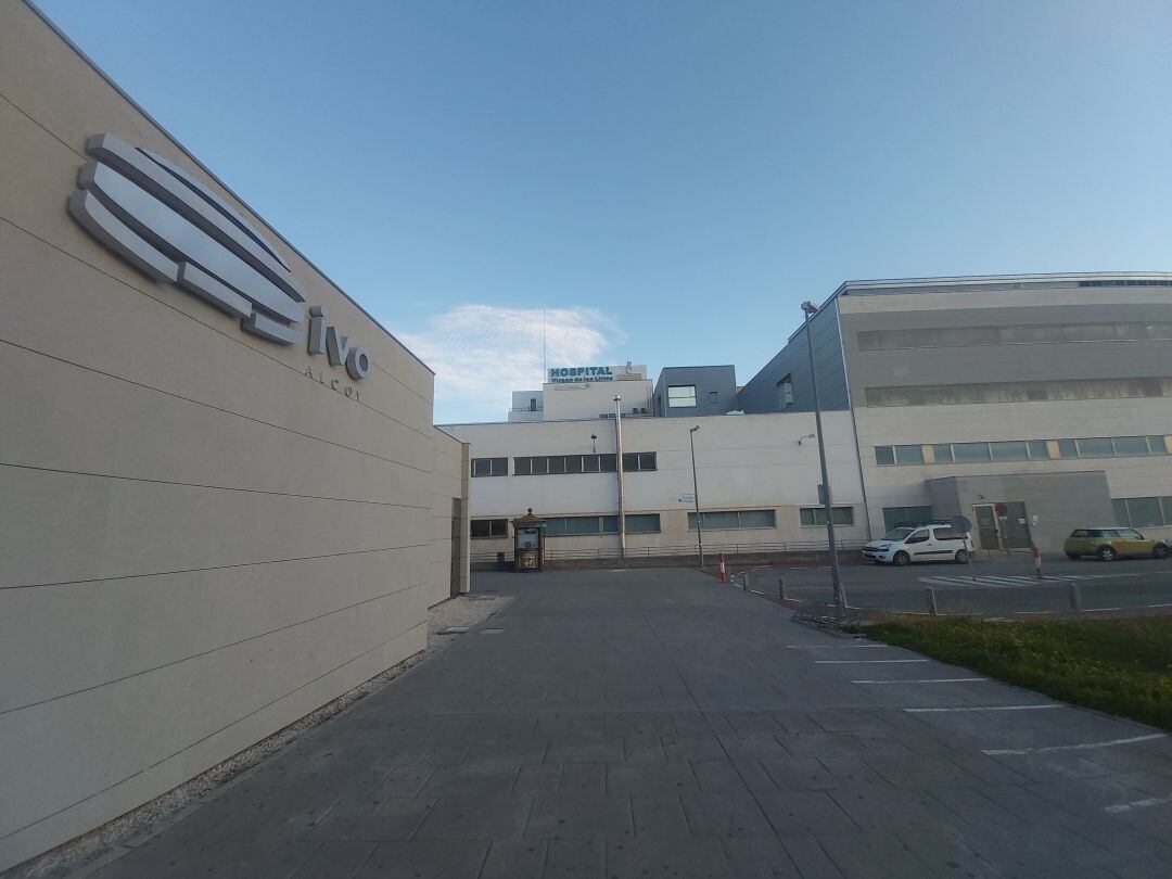 Una imagen del centro IVO en Alcoy junto al Hospital Mare de Déu dels Lliris.