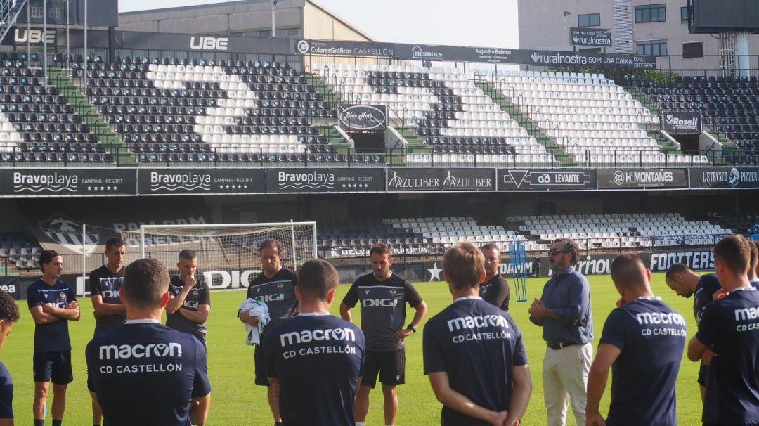 El Castellón quiere superar las dudas de la pretemporada en su debut
 
 