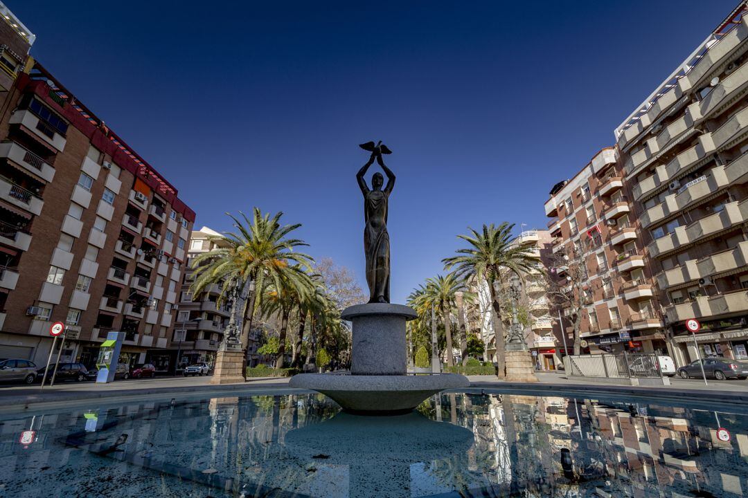 Plaza de la Constitución (portada del calendario 2020 de Radio Linares)