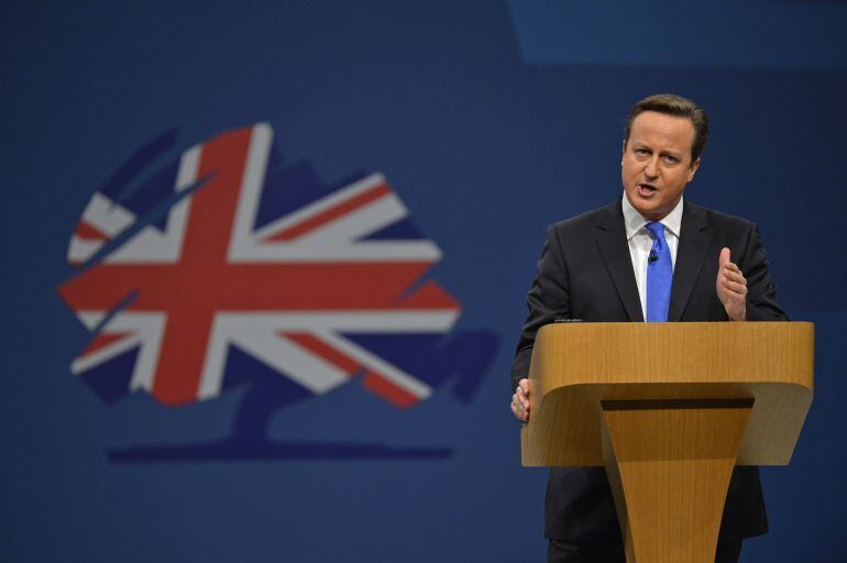 Cameron celebra los resultados &quot;positivos&quot; de los conservadores.