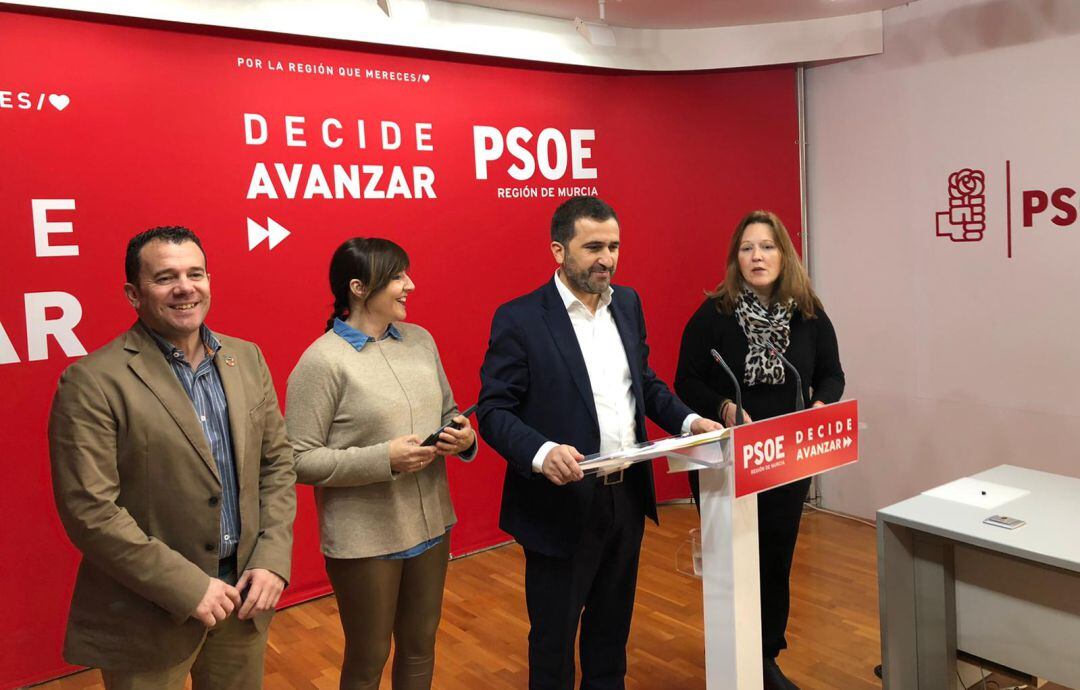 Juan Luis Soto durante su comparecencia en la sede regional del PSOE