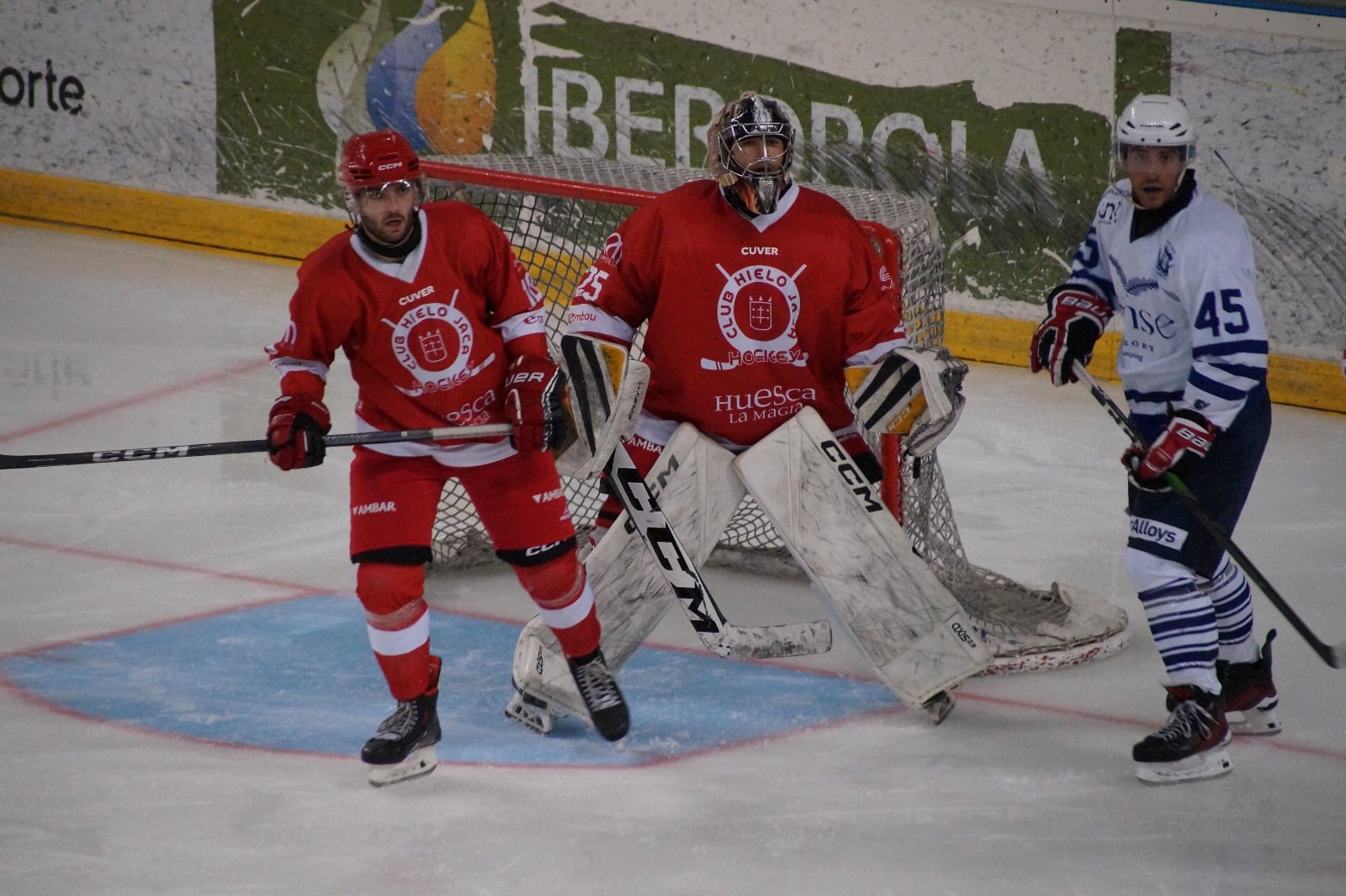 Imagen del partido entre Club Hielo Jaca y Txuri Urdin