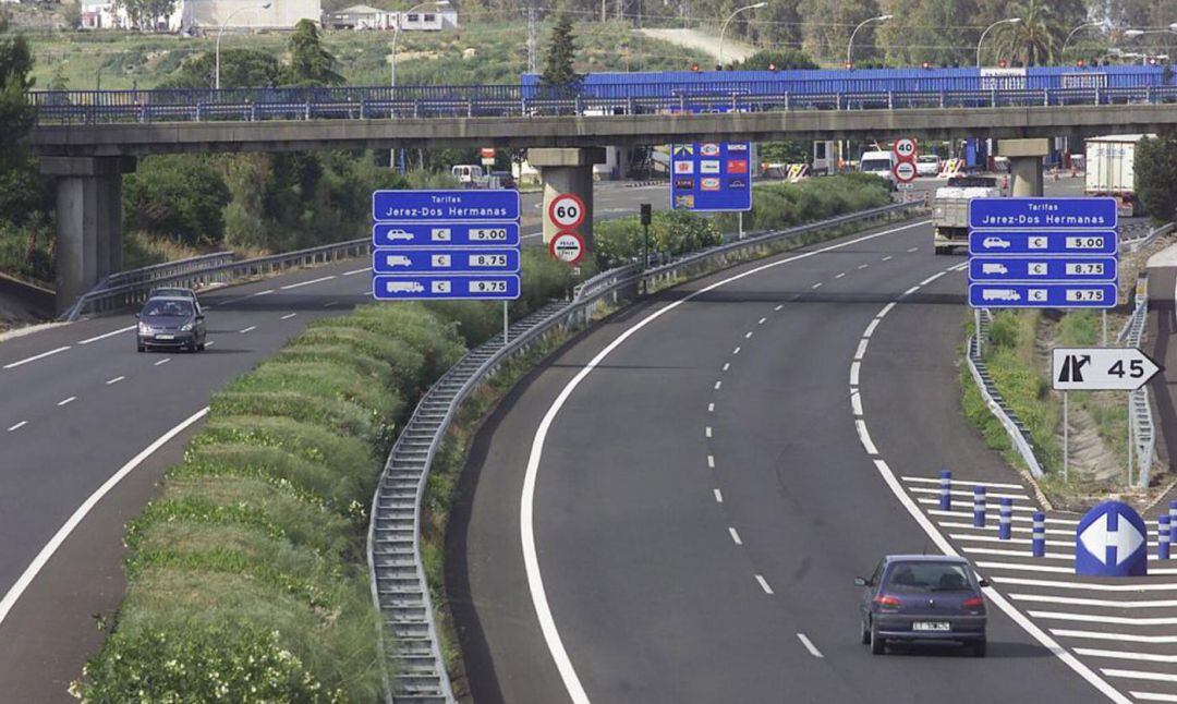 Imagen de la autopista AP-4 entre Cádiz y Sevilla cuando aún había peaje