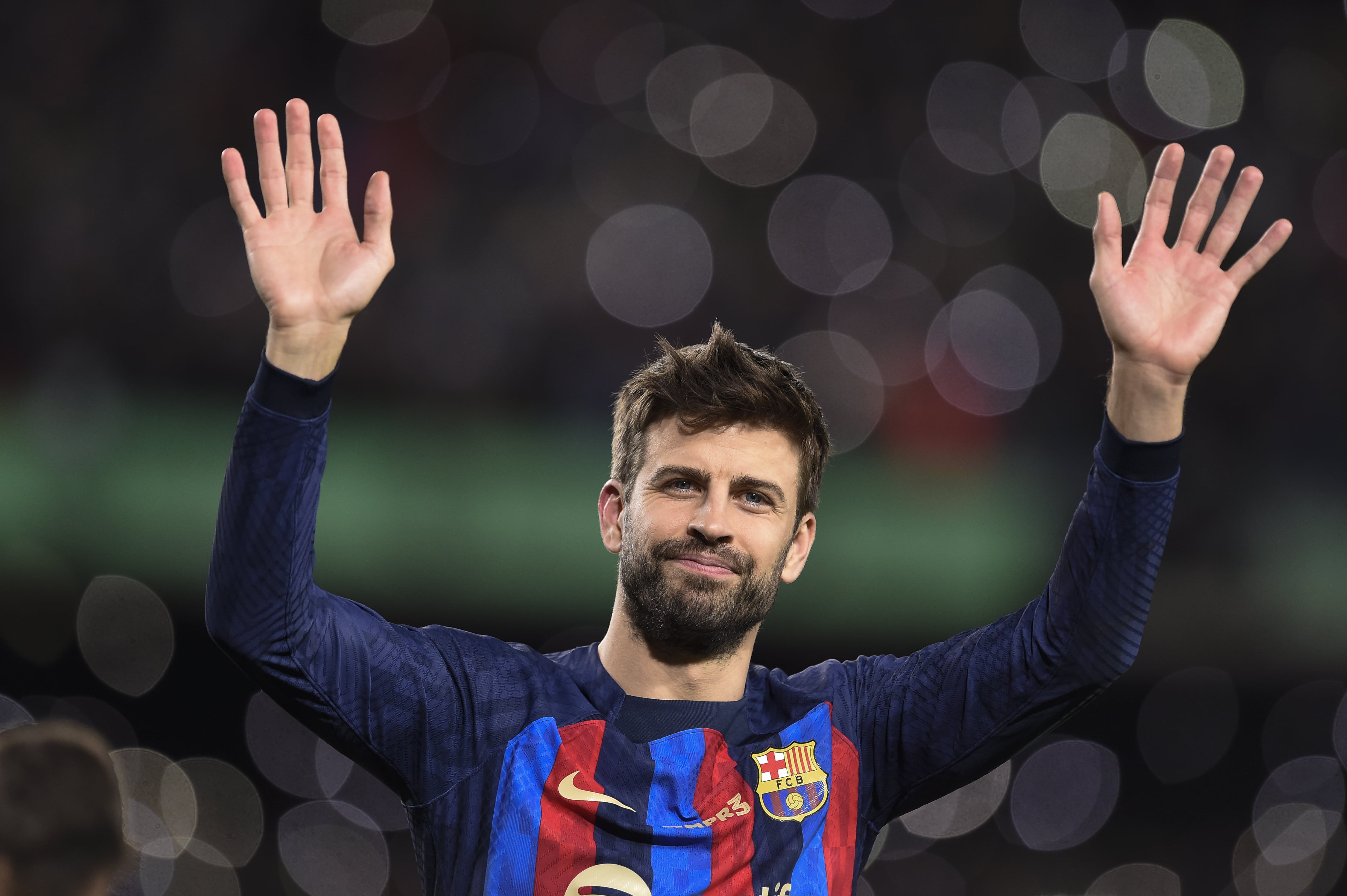 Gerard Piqué se despide del Camp Nou durante su último partido.