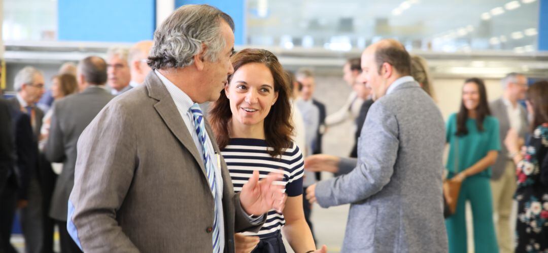 El presidente de Airbus España junto a la alcaldesa de Getafe