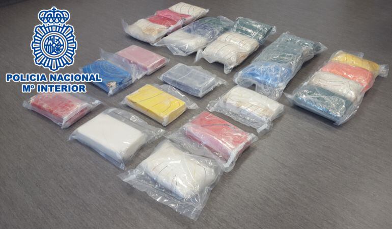 Paquetes de cocaína incautada en la operación internacional, llevada a cabo por agentes lusos y españoles 