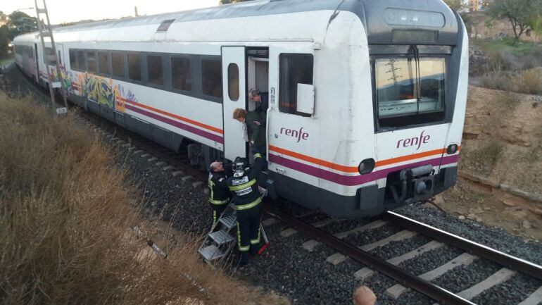 Bomberos de Caspe durante la evacuación