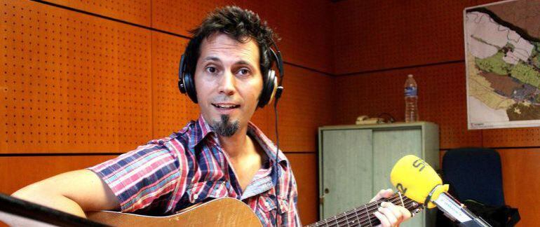 David Angulo desde los estudios de Radio Zaragoza