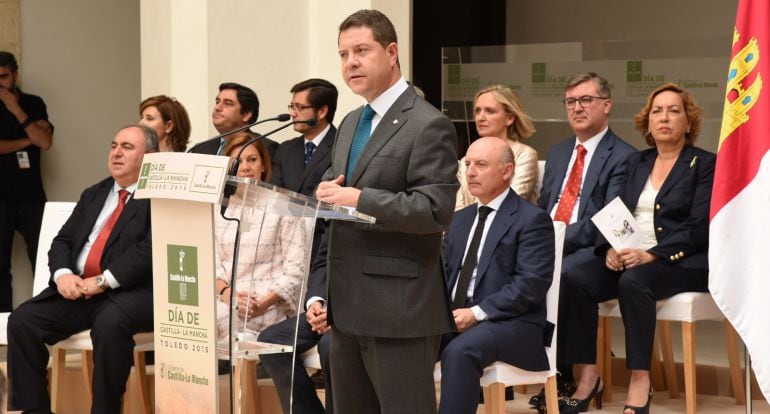 Emiliano García Page durante su intervención como alcalde de Toledo en el acto institucional del Día de la Región.