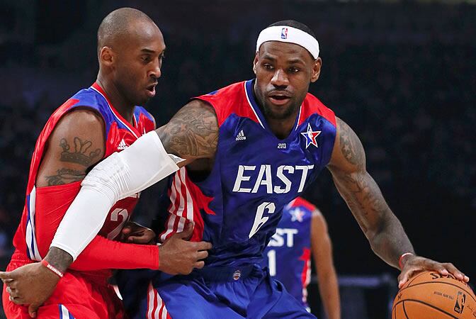 Kobe Bryant defiende a Lebron James durante el &#039;Partido de las Estrellas&#039;