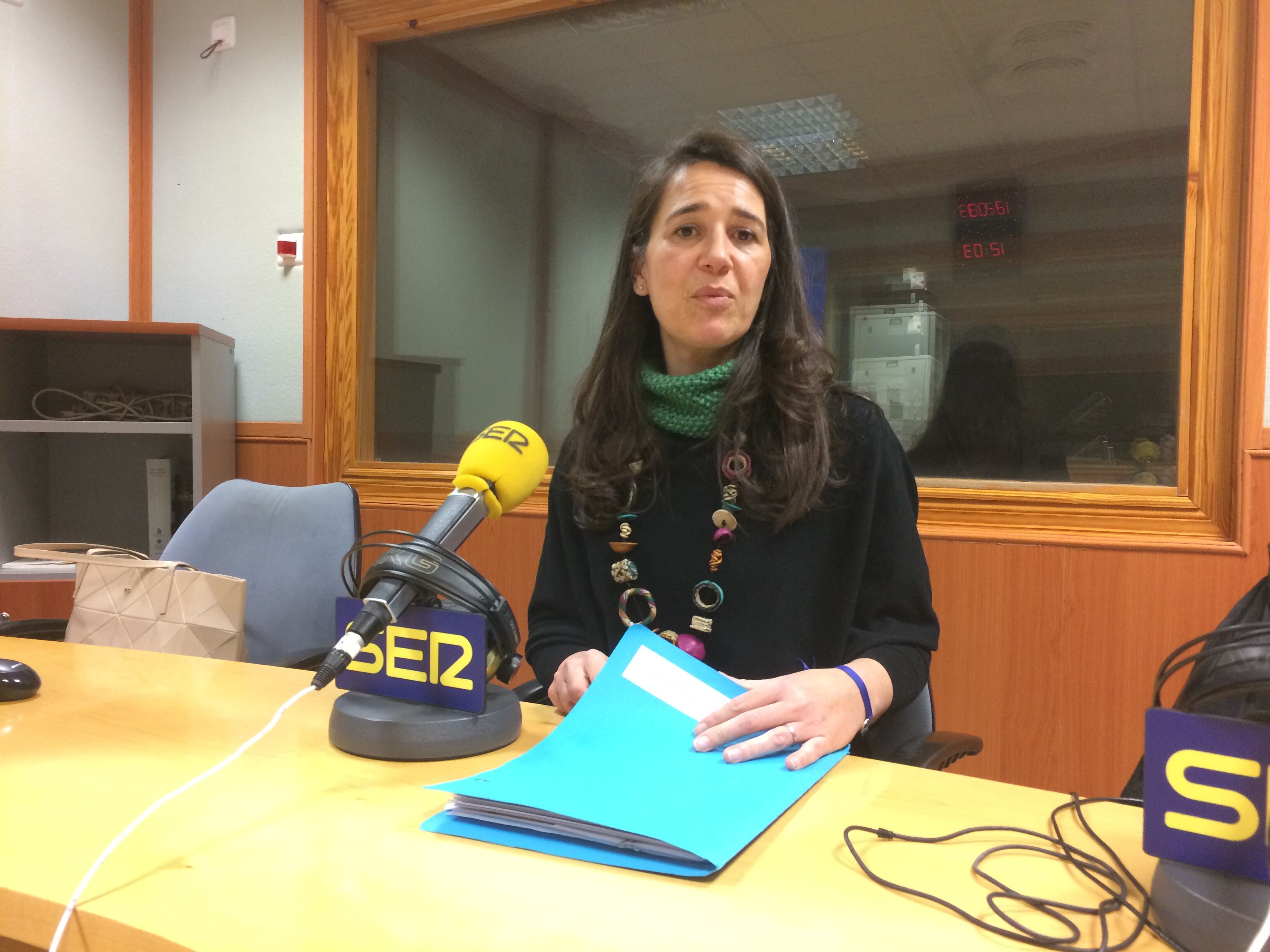 Imagen de archivo de la jefa provincial de Tráfico, Cruz Hernando, en Radio Albacete