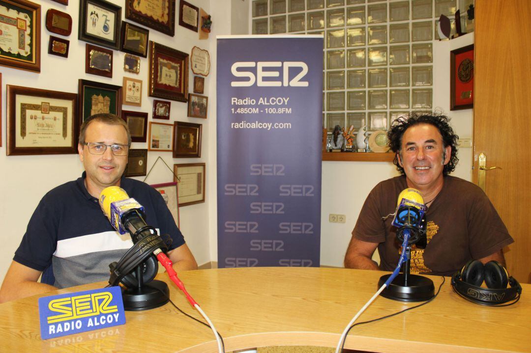 El presidente de ACIF, Jordi Gutiérrez, y el vicepresidente, Andreu Roldán, en los estudios de la emisora