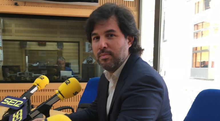 Gonzalo Delacámara en los estudios de Radio Murcia