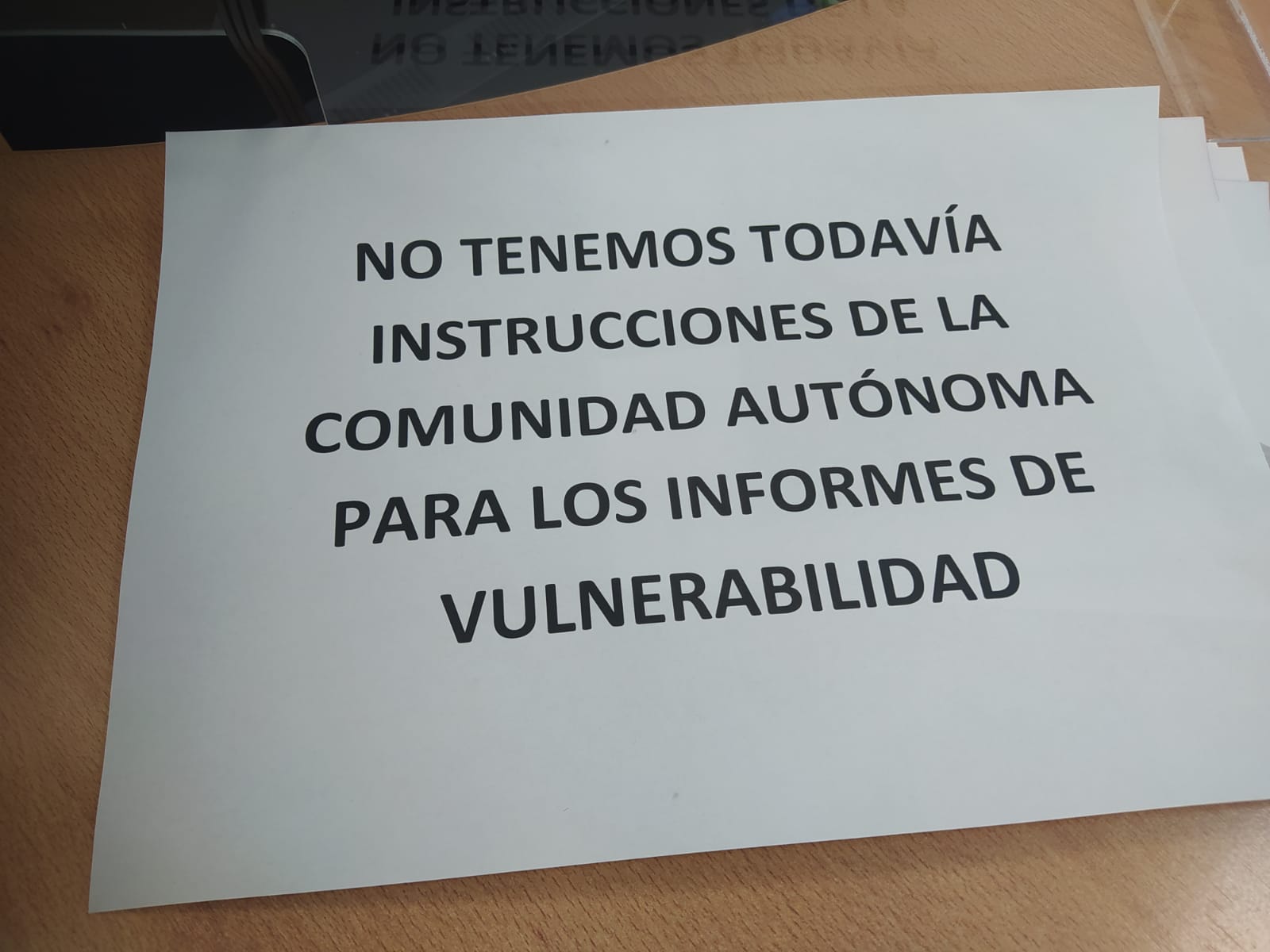 Cartel impreso en la concejalía de Servicios Sociales de Lorca