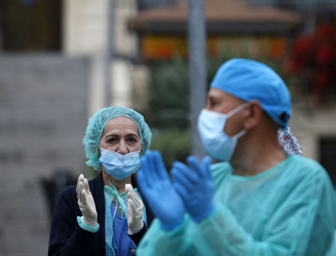 Aplausos de los sanitarios