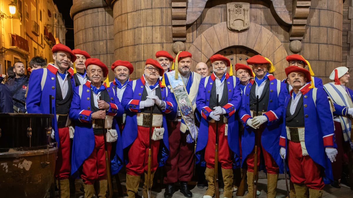 La escuadra del 150 aniversario de los Navarros, en la capitanía dels Suavos de Bocairent