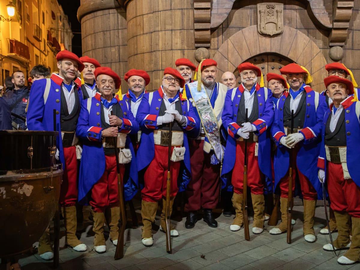 La escuadra del 150 aniversario de los Navarros, en la capitanía dels Suavos de Bocairent