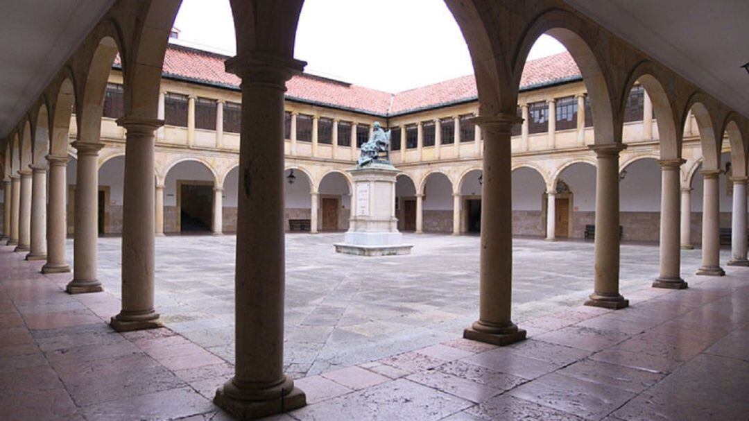 Patio del Edificio Histórico de la Universidad. 