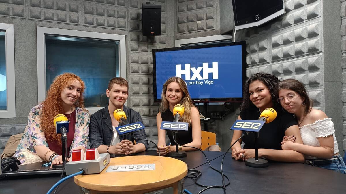 Entrevista a la profesora Tania Rodríguez y a los alumnos Sofía, Sabela, Valeria y Ginés del IES Alexandre Bóveda