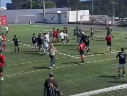 Trifulca en el partido de fútbol entre el CD Orientación Marítima y el Real Club Victoria de la Juvenil Interinsular de fútbol.