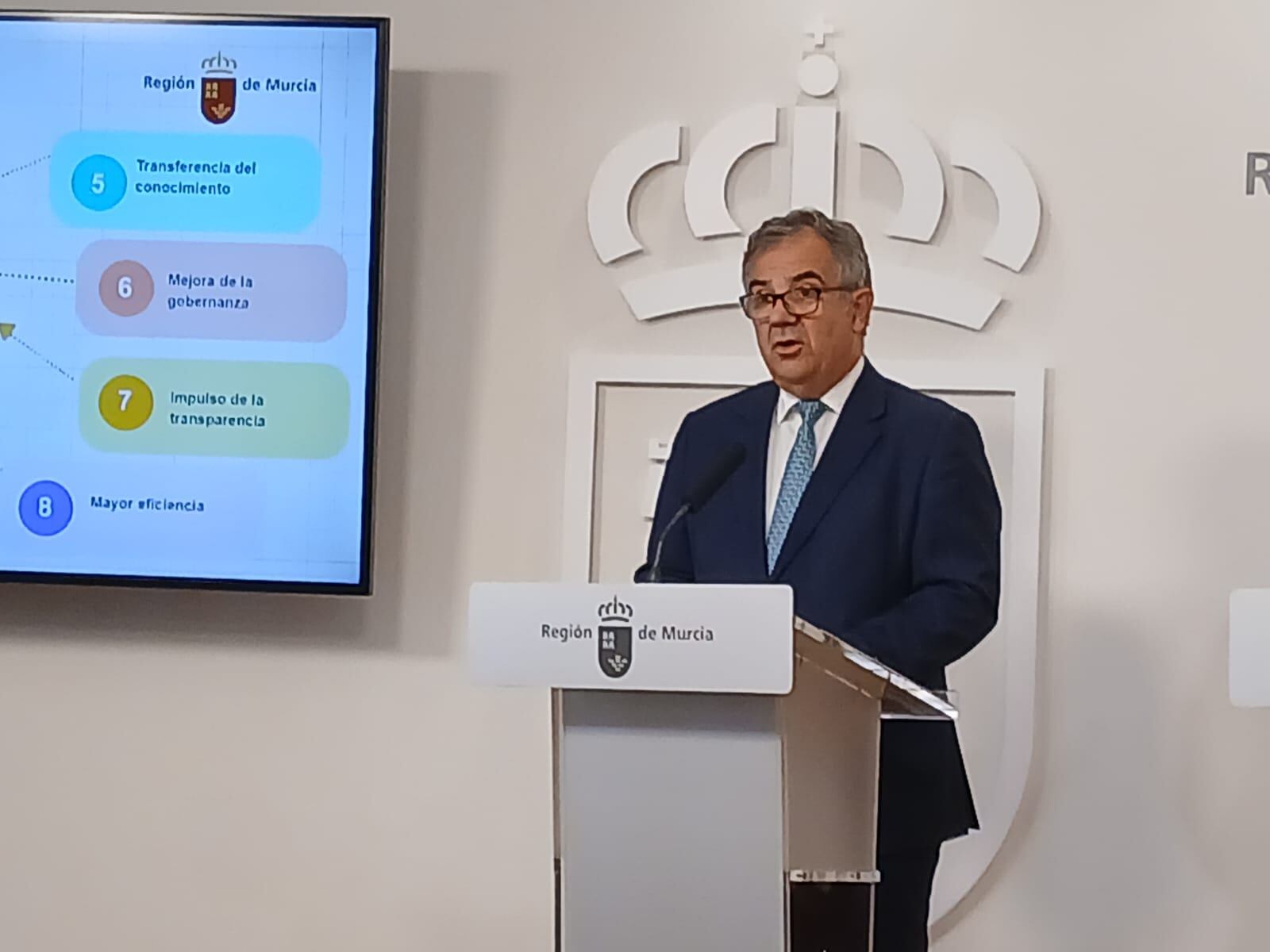 El consejero de Medio Ambiente, Universidades, Investigación y Mar Menor, Juan María Vázquez, presenta el Anteproyecto de Ley de Universidades de la Región de Murcia