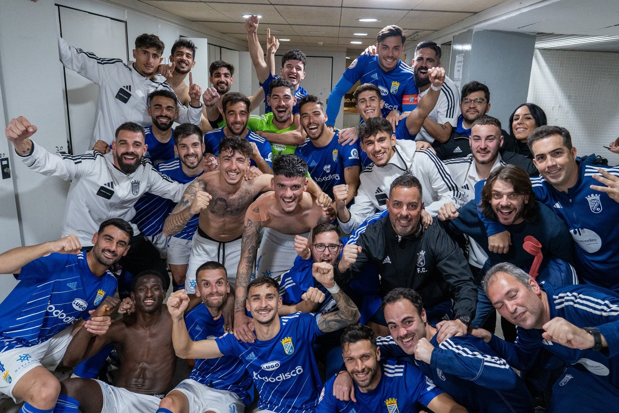 Jugadores del Xerez CD celebrando la victoria ante el Espeleño