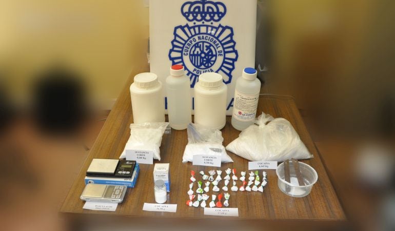 Los agentes encontraron casi dos kilos de droga en los diferentes registros contra el acusado