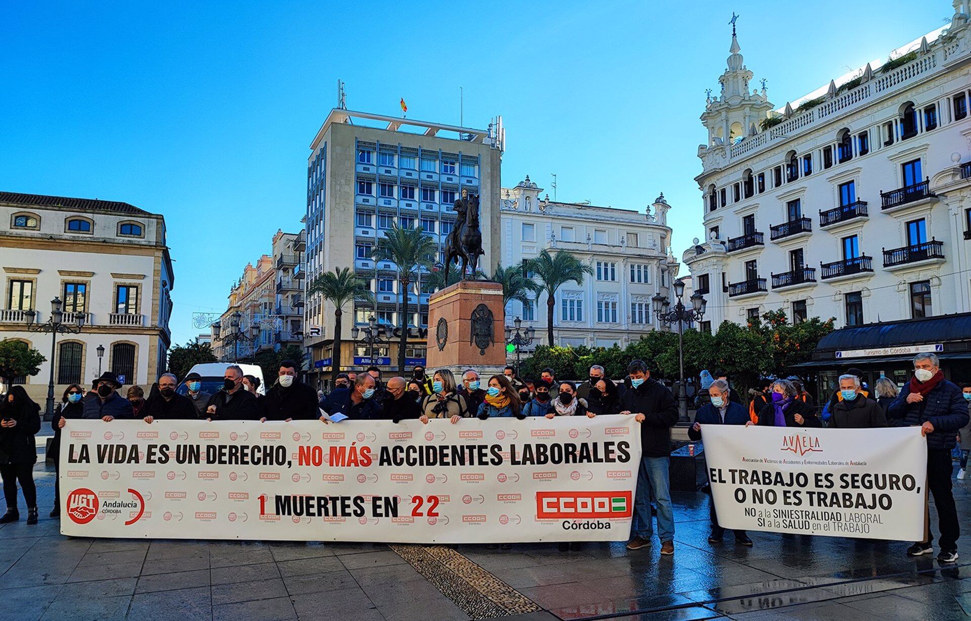 Concentración de los sindicatos en la Plaza de las Tendillas de Córdoba para mostrar su pesar por la primera muerte en accidente laboral registrada en la provincia en 2022, la de un guarda en una finca agraria de Villaviciosa.POLITICA ANDALUCÍA ESPAÑA EUROPA CÓRDOBA SOCIEDAD
UGT