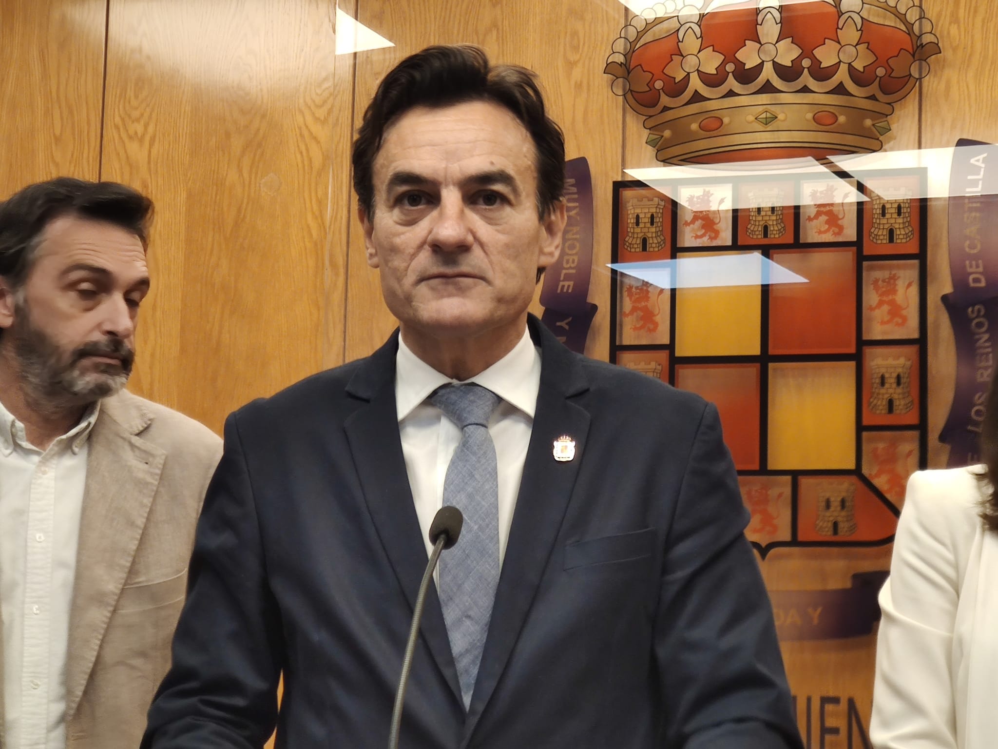 Agustín González, el alcalde de Jaén, durante una comparecencia ante los medios de comunicación