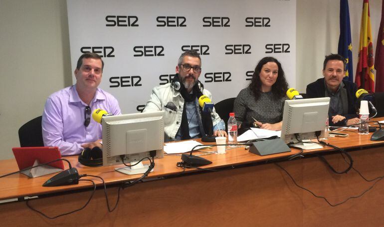 Juan Miguel Aguado (el primero por la izquierda) participando junto a nuestros compañeros Paco Sánchez y Maica Sánchez hace unos días en Hoy por Hoy