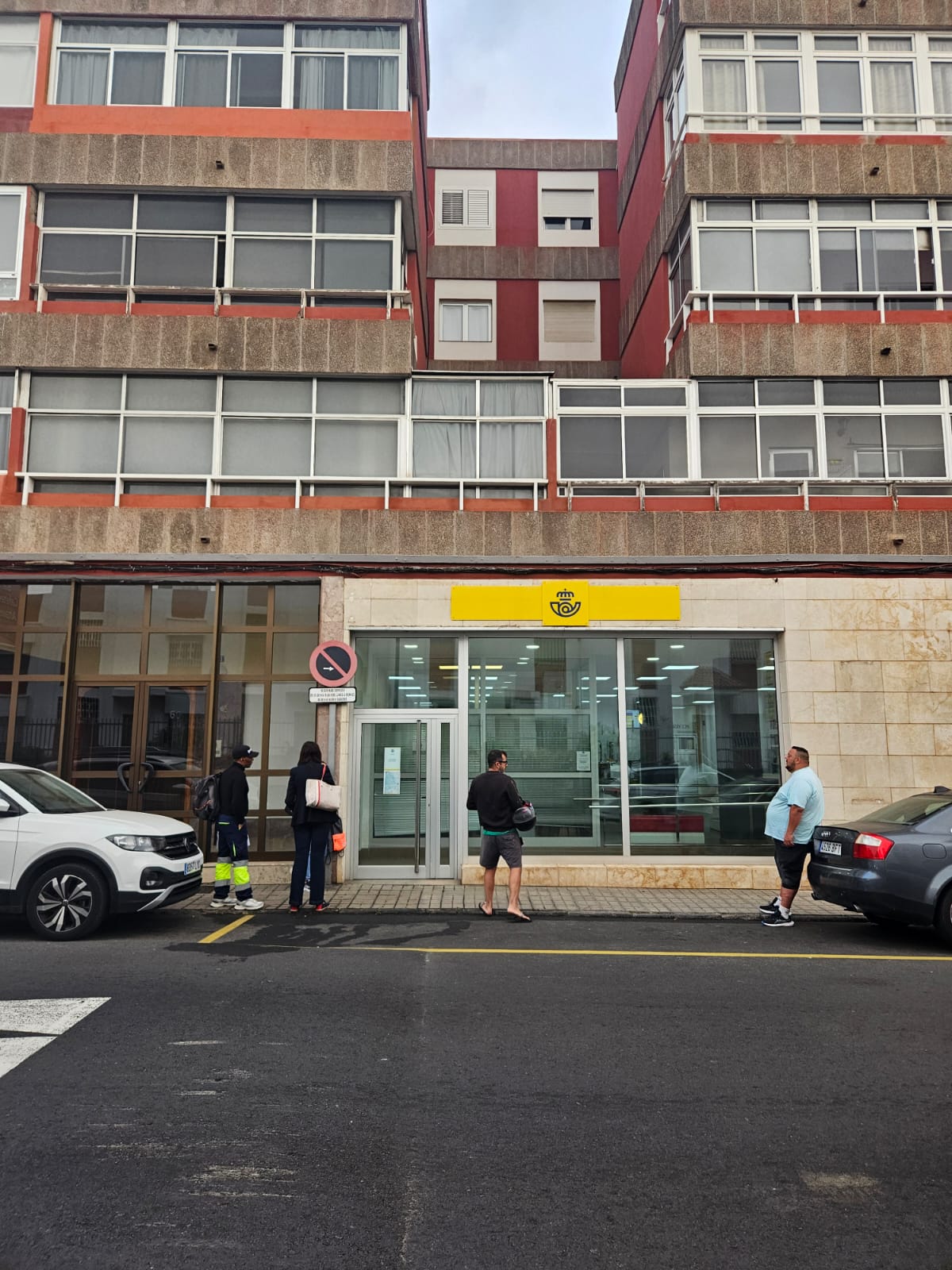 Los trabajadores de Correos afirman que se está sacando el trabajo adelante, a pesar de la falta de previsión de la compañía