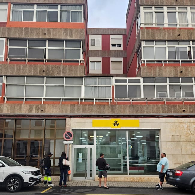 Los trabajadores de Correos afirman que se está sacando el trabajo adelante, a pesar de la falta de previsión de la compañía
