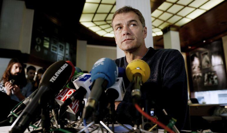 El diputado de UPyD por Valencia Toni Cantó durante la rueda de prensa en la que anunció su próxima renuncia a su escaño.