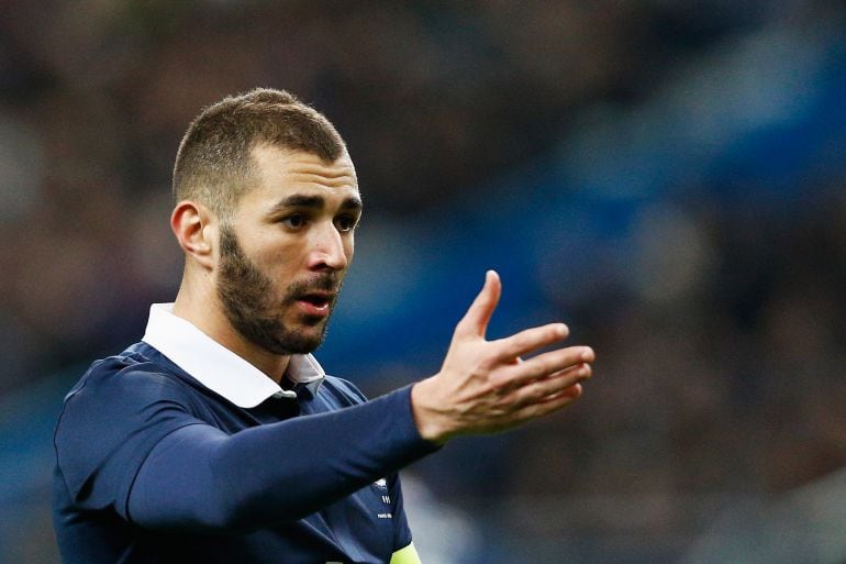 Benzema, durante un partido con Francia