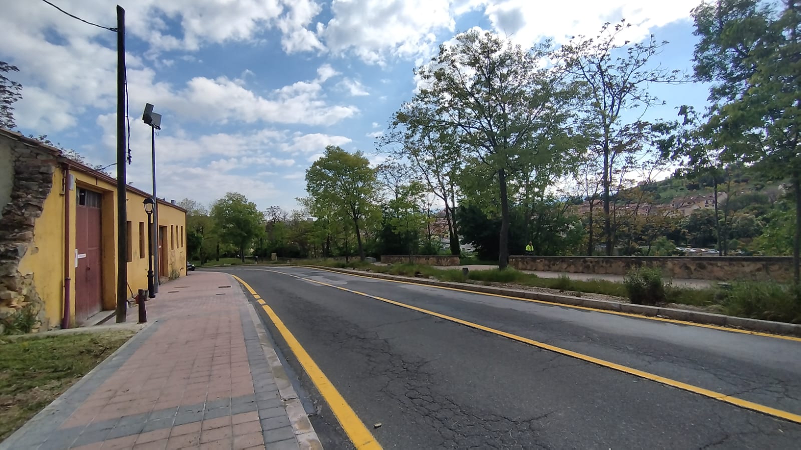 Las obras obligarán al cierre total del tramo entre el Acueducto y la glorieta de la IE hasta finales de octubre. Imagen de archivo