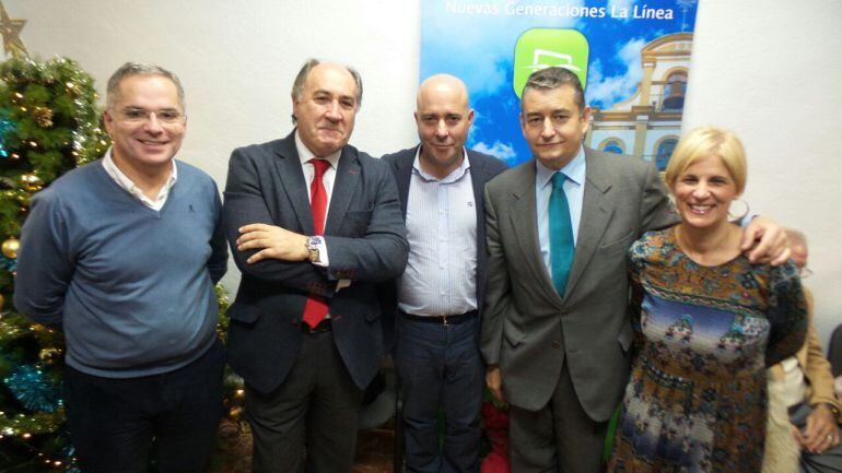 Antonio Sanz, Delegado del Gobierno en Andalucía (segundo dcha), junto a otros dirigentes del PP