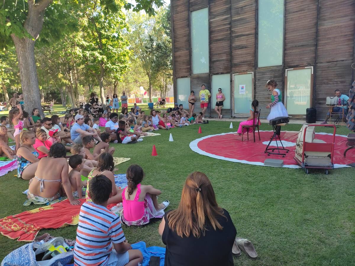 Una de las responsables de la Biblioteca, Pilar González, repasa en Hoy por Hoy Peñafiel la actualidad del centro ante la llegada de los San Roque y el fin de la Biblio Piscina