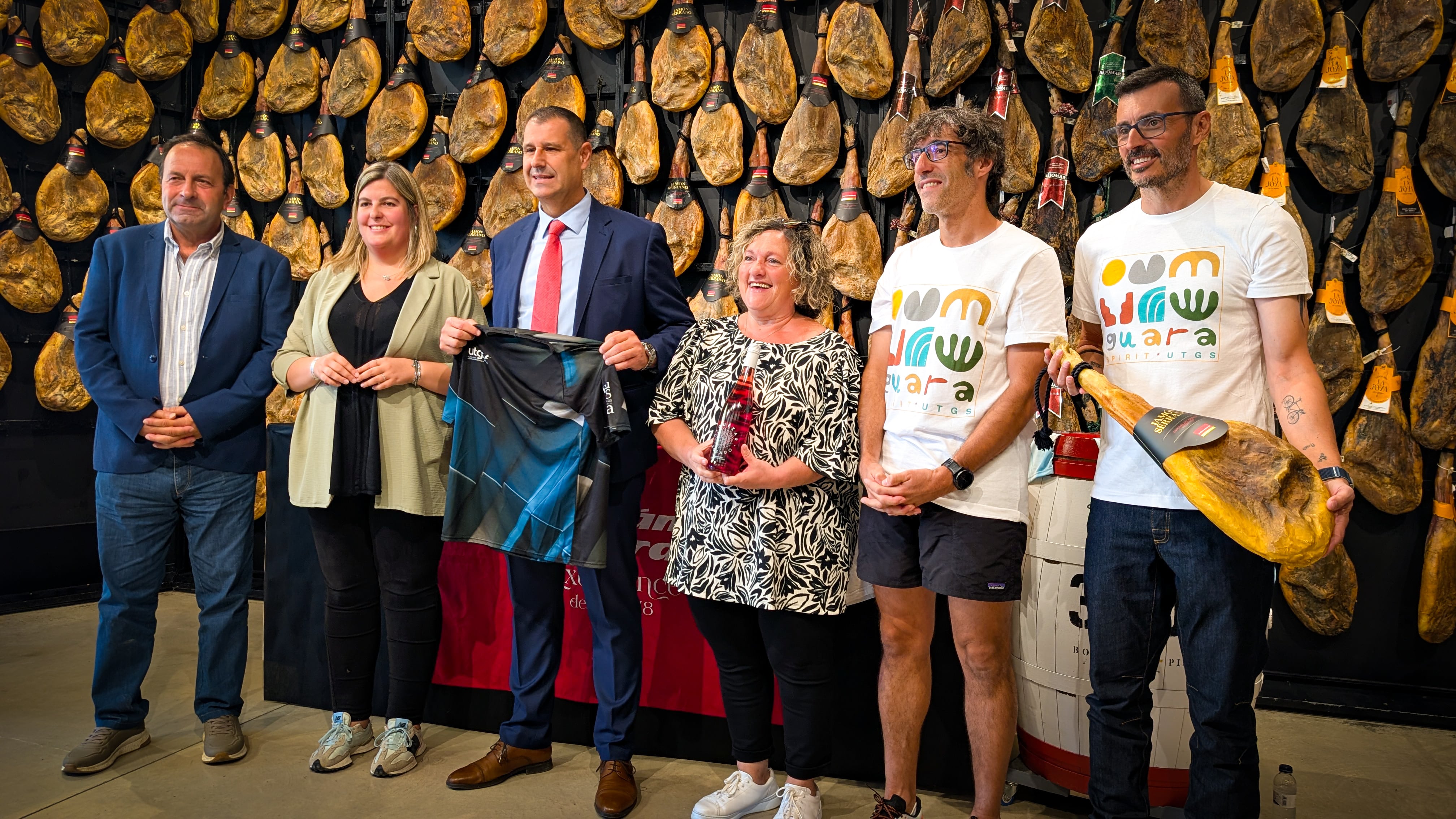 Presentación de la Ultra Trail Guara Somontano 2025 en la tienda de Julián Mairal. Barbastro.