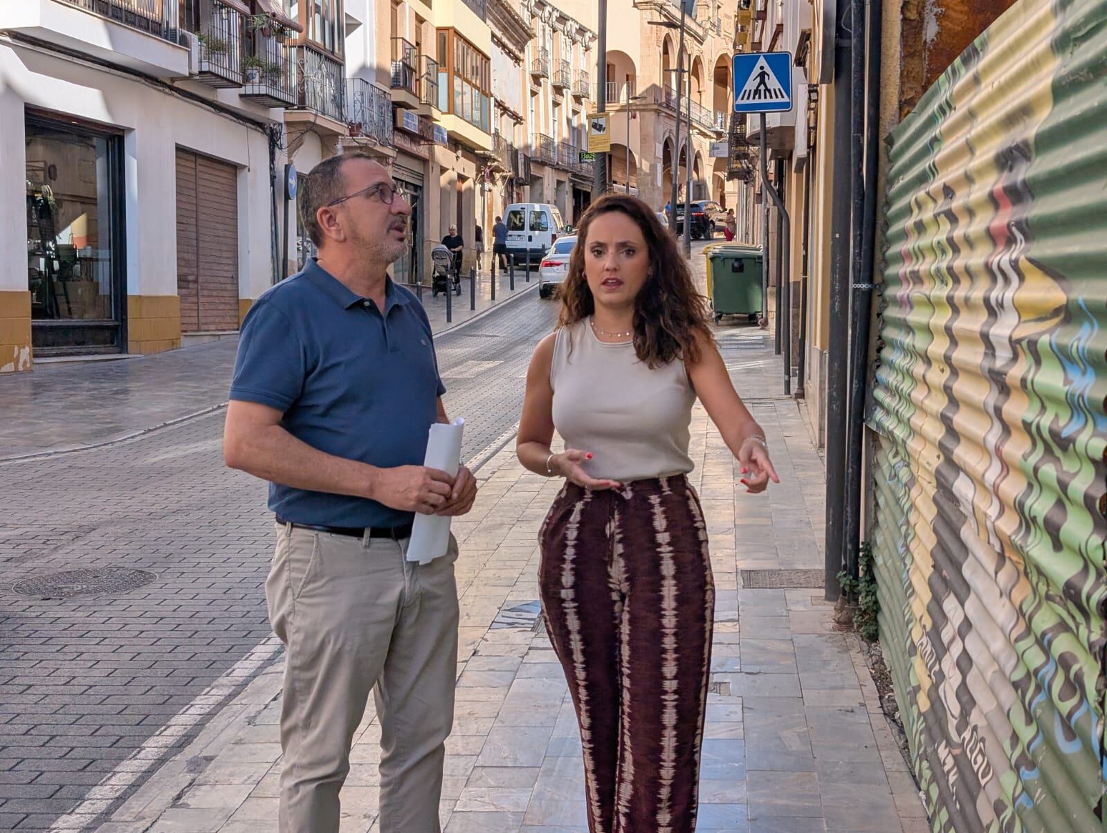 El PSOE de Lorca propone ubicar los aseos químicos y contenedores de basura en solares en desuso con motivo de la feria de septiembre.