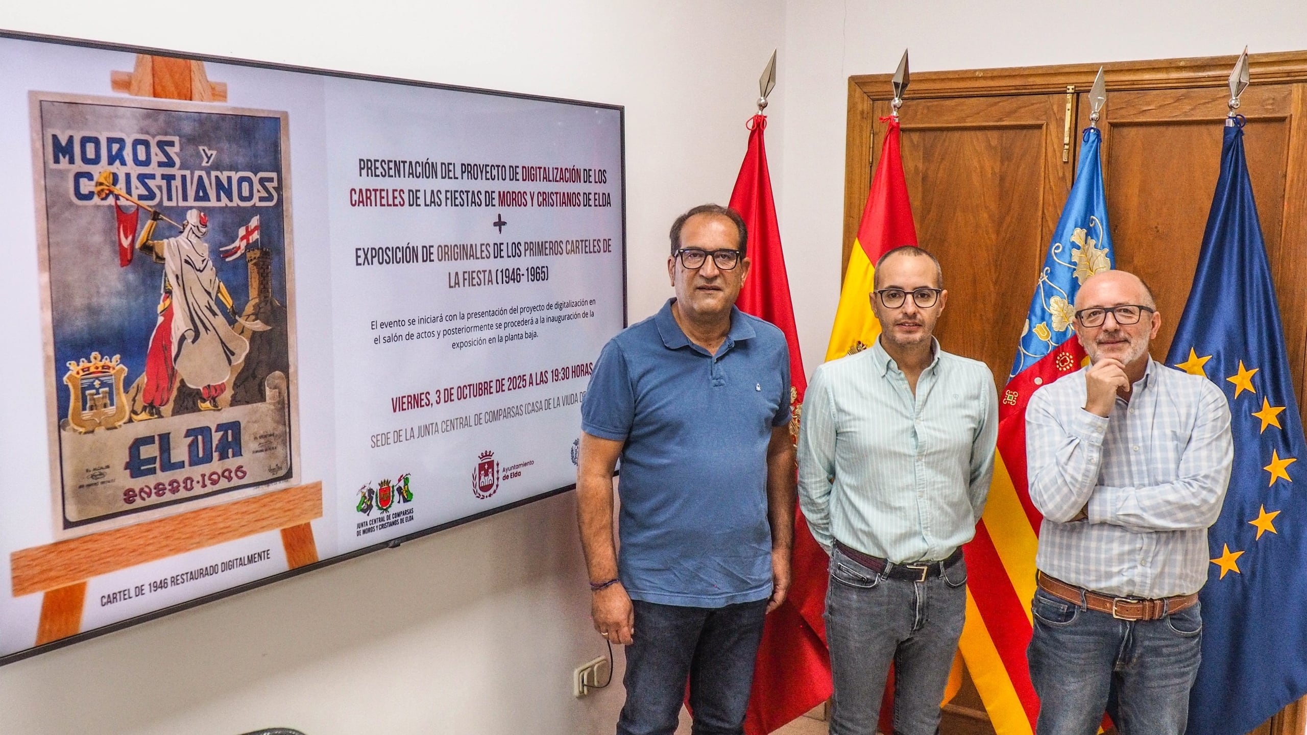 David Guardiola, concejal de Fiestas de Elda, junto a Germán Pedrero, representante de Junta Central de Comparsas y a Carlos Ortuño, director de "Valle de Elda"