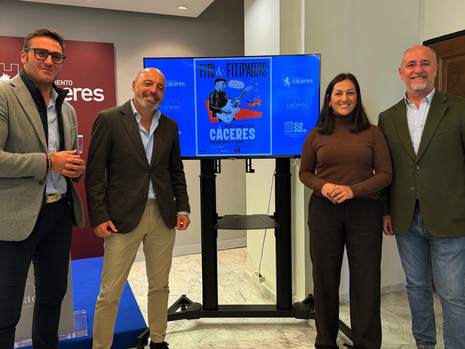 Presentación del concierto de Fito & Fitipaldis en el Ayuntamiento de Cáceres