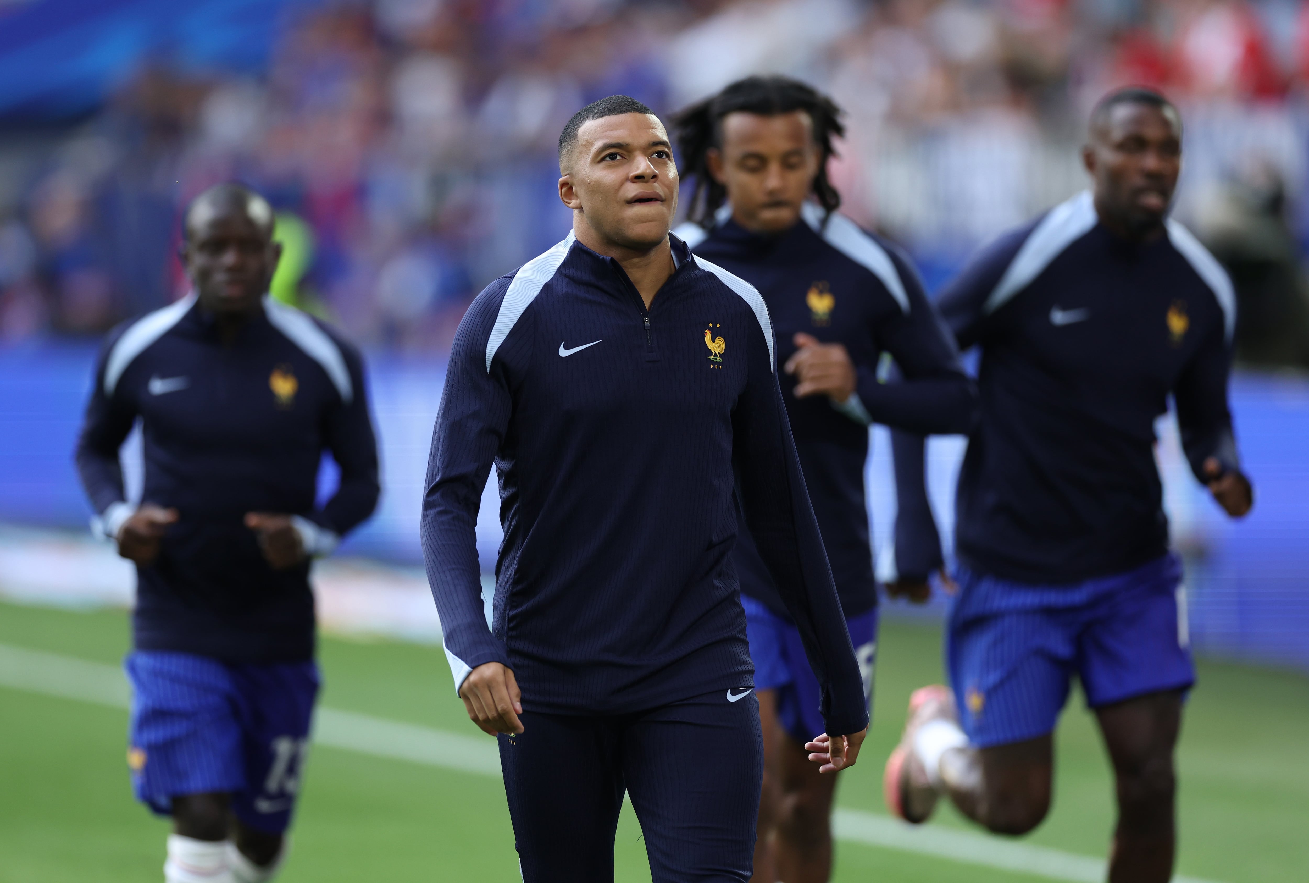 Kylian Mbappe durante el calentamiento previo al Austria - Francia. (Photo by Kevin C. Cox/Getty Images)