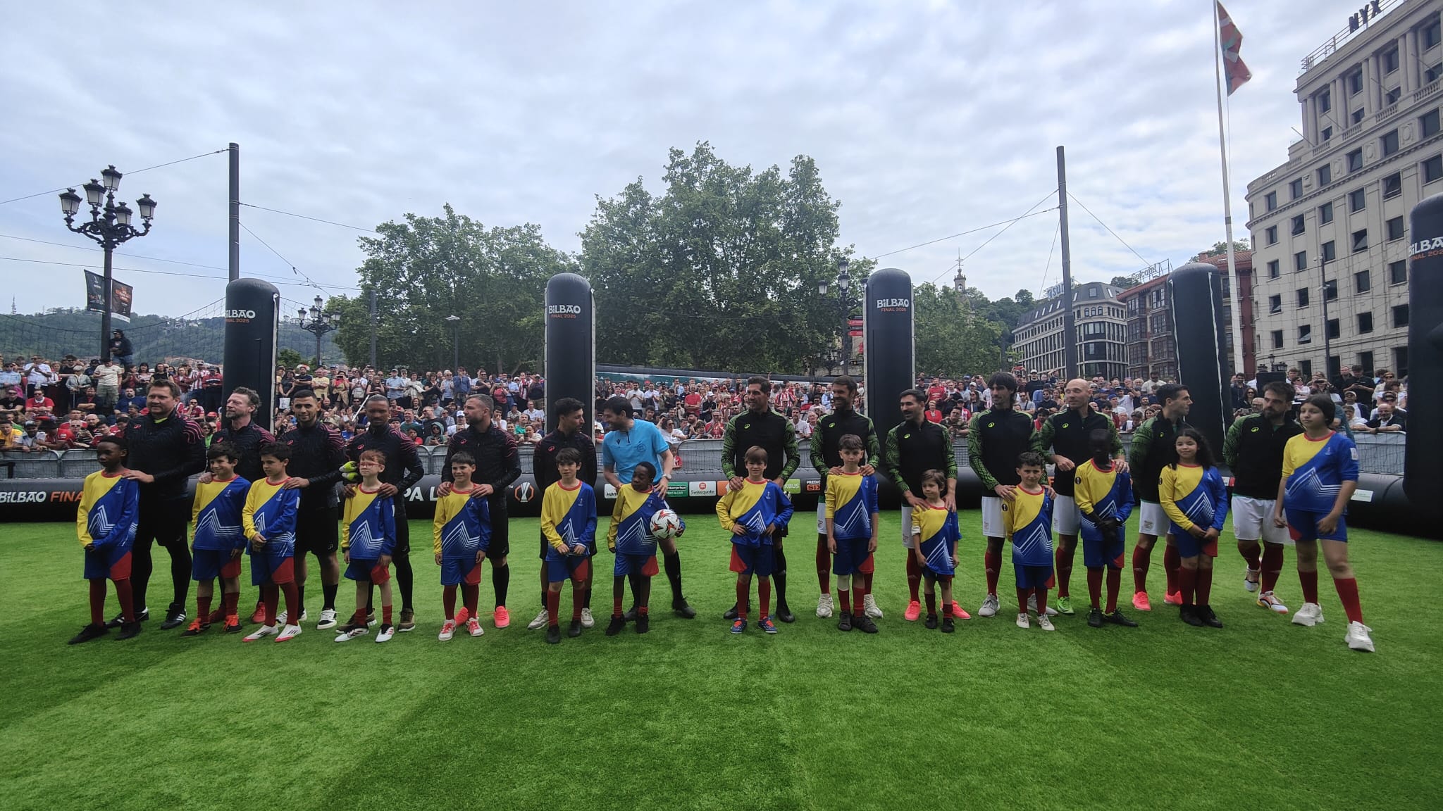 Bilbao vibra con el partido de leyendas en la antesala de la final de la Europa League