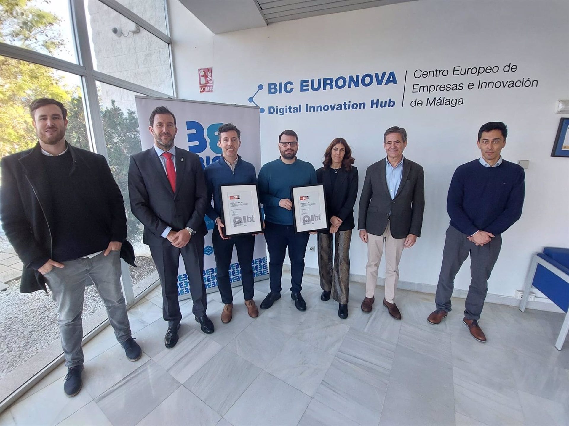 El acto de entrega se ha celebrado de la mano del delegado de Economía, Antonio García Ajedo, también presidente de BIC Euronova; acompañado por el director general del centro, Álvaro Simón de Blas, en calidad de presidente de Ances